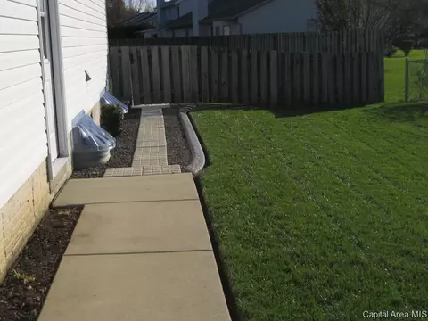 2304 Mascouten Dr, Springfield, IL 62702 photo 28