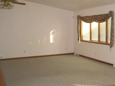 2304 Mascouten Dr, Springfield, IL 62702 photo 5