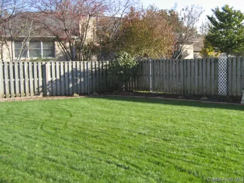 2304 Mascouten Dr, Springfield, IL 62702 photo 24