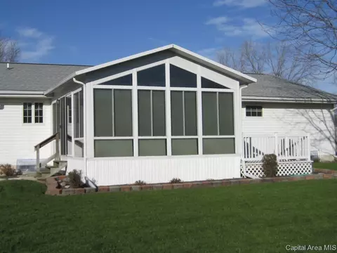 2304 Mascouten Dr, Springfield, IL 62702 photo 2