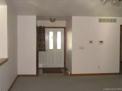 2304 Mascouten Dr, Springfield, IL 62702 photo 3