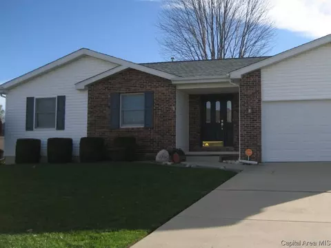 2304 Mascouten Dr, Springfield, IL 62702 photo 1