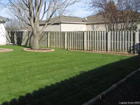 2304 Mascouten Dr, Springfield, IL 62702 photo 23