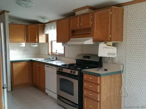 103 W State, Modesto, IL 62667 photo 4