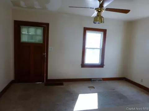 413 E Iles Ave, Springfield, IL 62703 photo 2