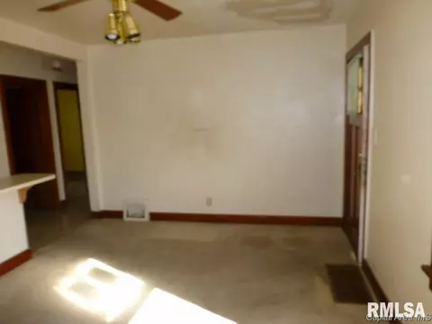 413 E Iles Ave, Springfield, IL 62703 photo 4