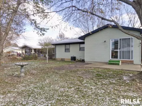 2909 Bennington Dr, Springfield, IL 62704 photo 5