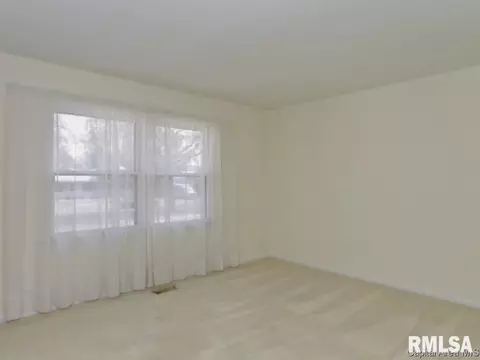 2909 Bennington Dr, Springfield, IL 62704 photo 4