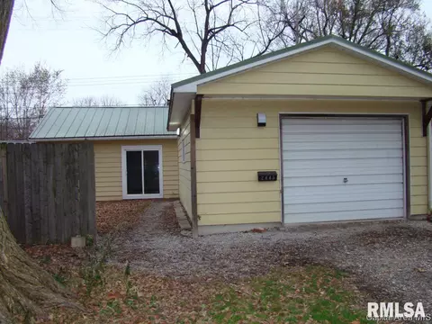 2445 S 10th St, Springfield, IL 62703 photo 1