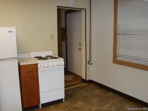 2445 S 10th St, Springfield, IL 62703 photo 6