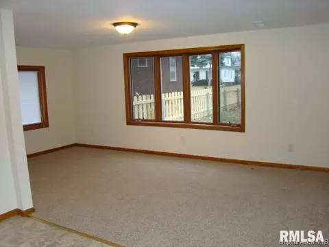 2432 S 10th St, Springfield, IL 62703 photo 3