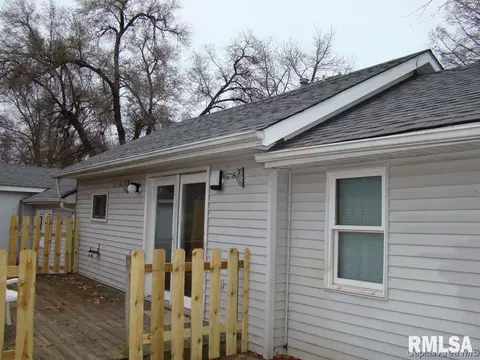 2432 S 10th St, Springfield, IL 62703 photo 2