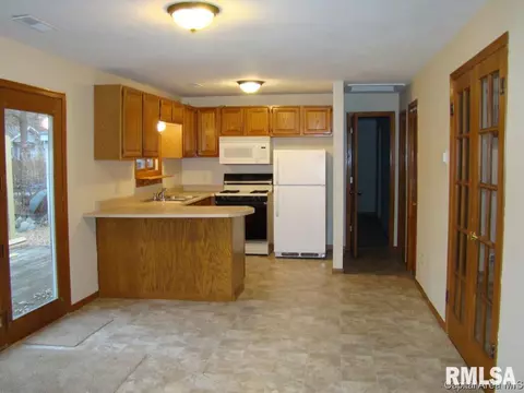 2432 S 10th St, Springfield, IL 62703 photo 5