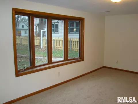 2432 S 10th St, Springfield, IL 62703 photo 4