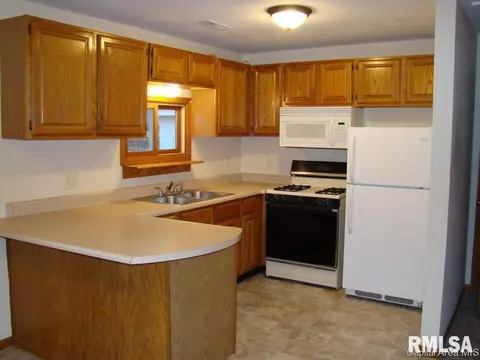 2432 S 10th St, Springfield, IL 62703 photo 6