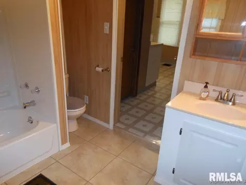 2828 S 12th, Springfield, IL 62703 photo 9
