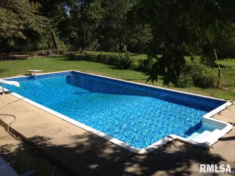 2400 Eastview Dr, Springfield, IL 62702 photo 2