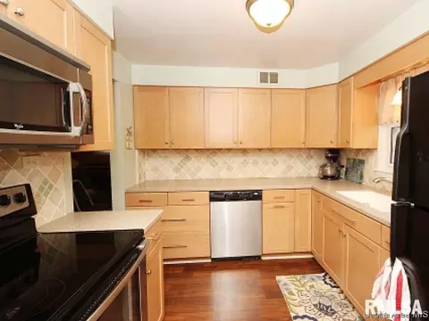 17 Kirkley Ln, Springfield, IL 62704 photo 9