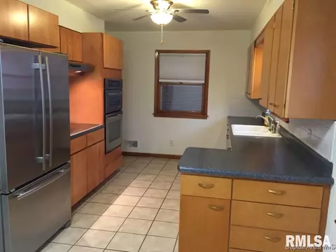 940 Westview, Springfield, IL 62704 photo 5