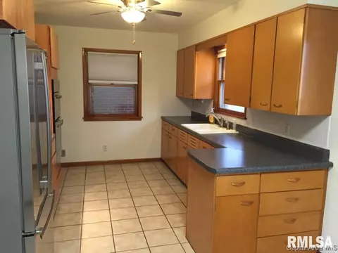 940 Westview, Springfield, IL 62704 photo 4