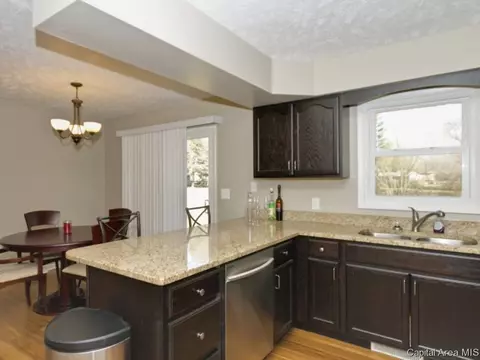 512 Vanderbilt Dr, Sherman, IL 62684 photo 21