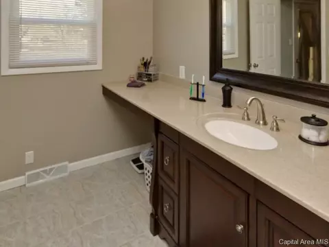 512 Vanderbilt Dr, Sherman, IL 62684 photo 6