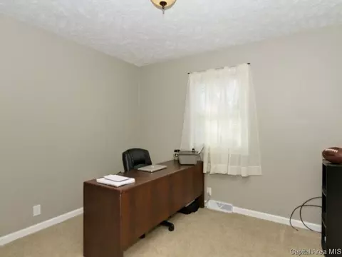 512 Vanderbilt Dr, Sherman, IL 62684 photo 3