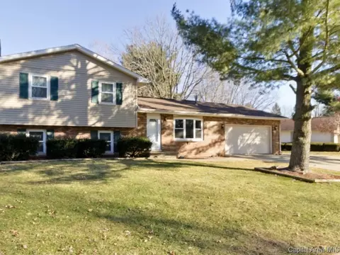 512 Vanderbilt Dr, Sherman, IL 62684 photo 1
