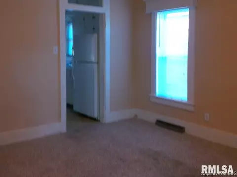 1237 N Ledlie Ave, Springfield, IL 62702 photo 2