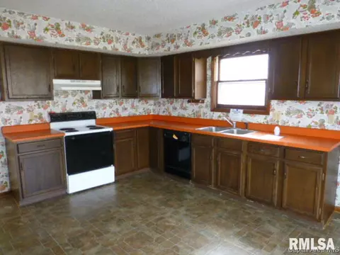2225 Croydon Dr, Springfield, IL 62703 photo 4