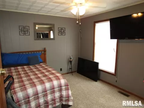 1057 N 1st St, Springfield, IL 62702 photo 9