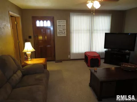 1057 N 1st St, Springfield, IL 62702 photo 2