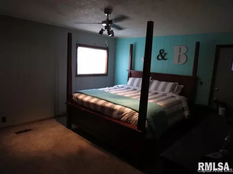 1057 N 1st St, Springfield, IL 62702 photo 6
