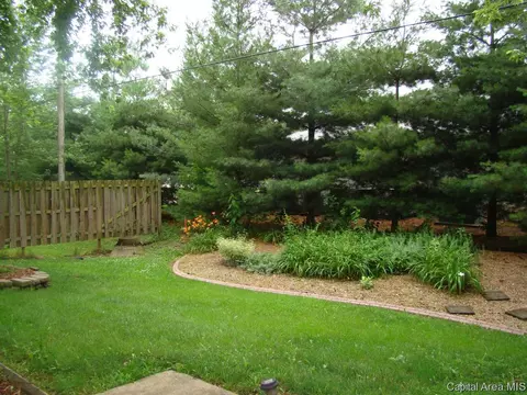 1227 Interlacken, Springfield, IL 62704 photo 2