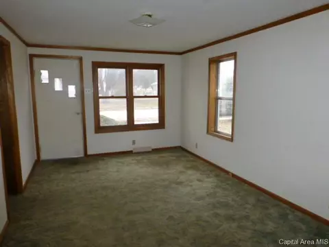 141 E Stoddard, Virden, IL 62690 photo 2