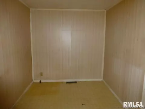 141 E Stoddard, Virden, IL 62690 photo 5