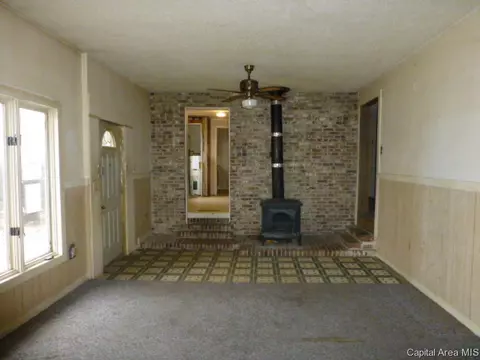 141 E Stoddard, Virden, IL 62690 photo 8