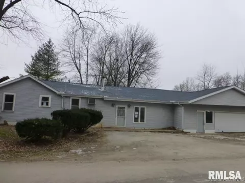 141 E Stoddard, Virden, IL 62690 photo 15