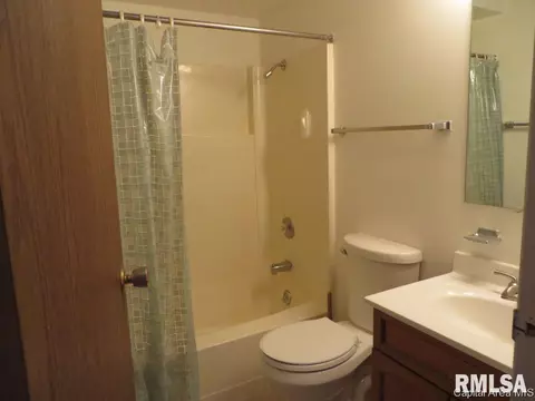 2 Oakbend Ct, Springfield, IL 62704 photo 13