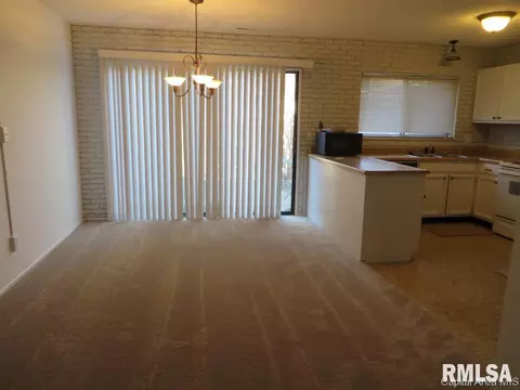 2 Oakbend Ct, Springfield, IL 62704 photo 4