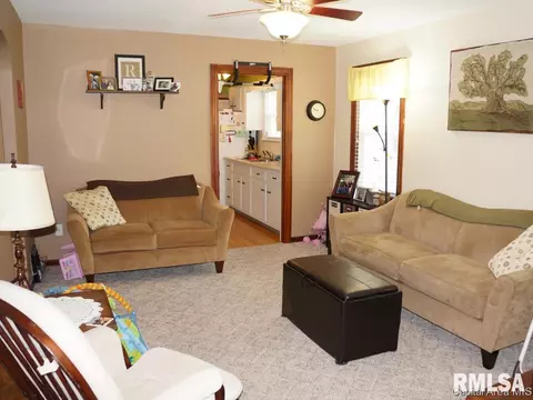 3232 S 5th St, Springfield, IL 62703 photo 2
