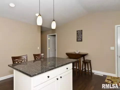 100 Post Rd, Virden, IL 62690 photo 9