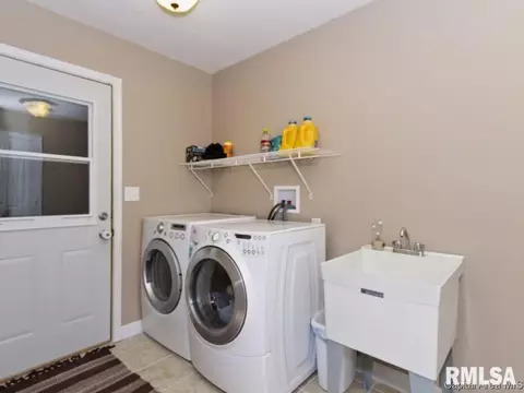 100 Post Rd, Virden, IL 62690 photo 10
