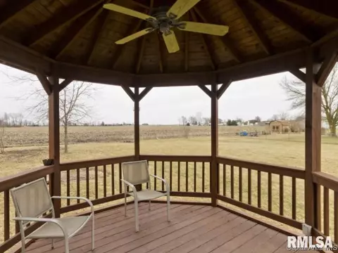 100 Post Rd, Virden, IL 62690 photo 3