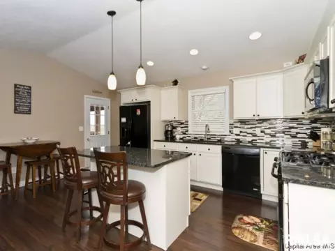 100 Post Rd, Virden, IL 62690 photo 7