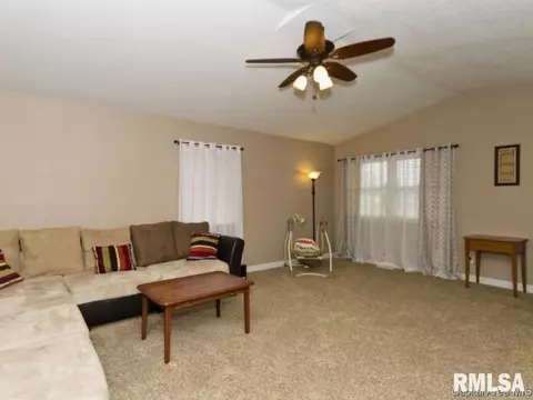 100 Post Rd, Virden, IL 62690 photo 12