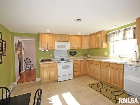 300 Saxon Dr, Springfield, IL 62704 photo 11