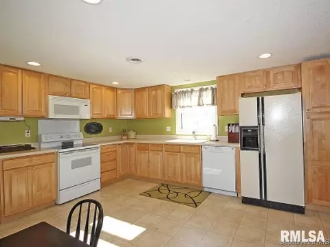 300 Saxon Dr, Springfield, IL 62704 photo 6