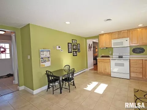 300 Saxon Dr, Springfield, IL 62704 photo 13