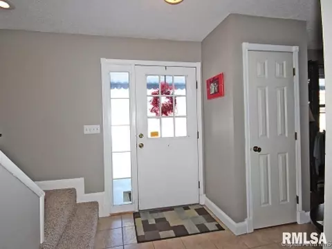 300 Saxon Dr, Springfield, IL 62704 photo 2